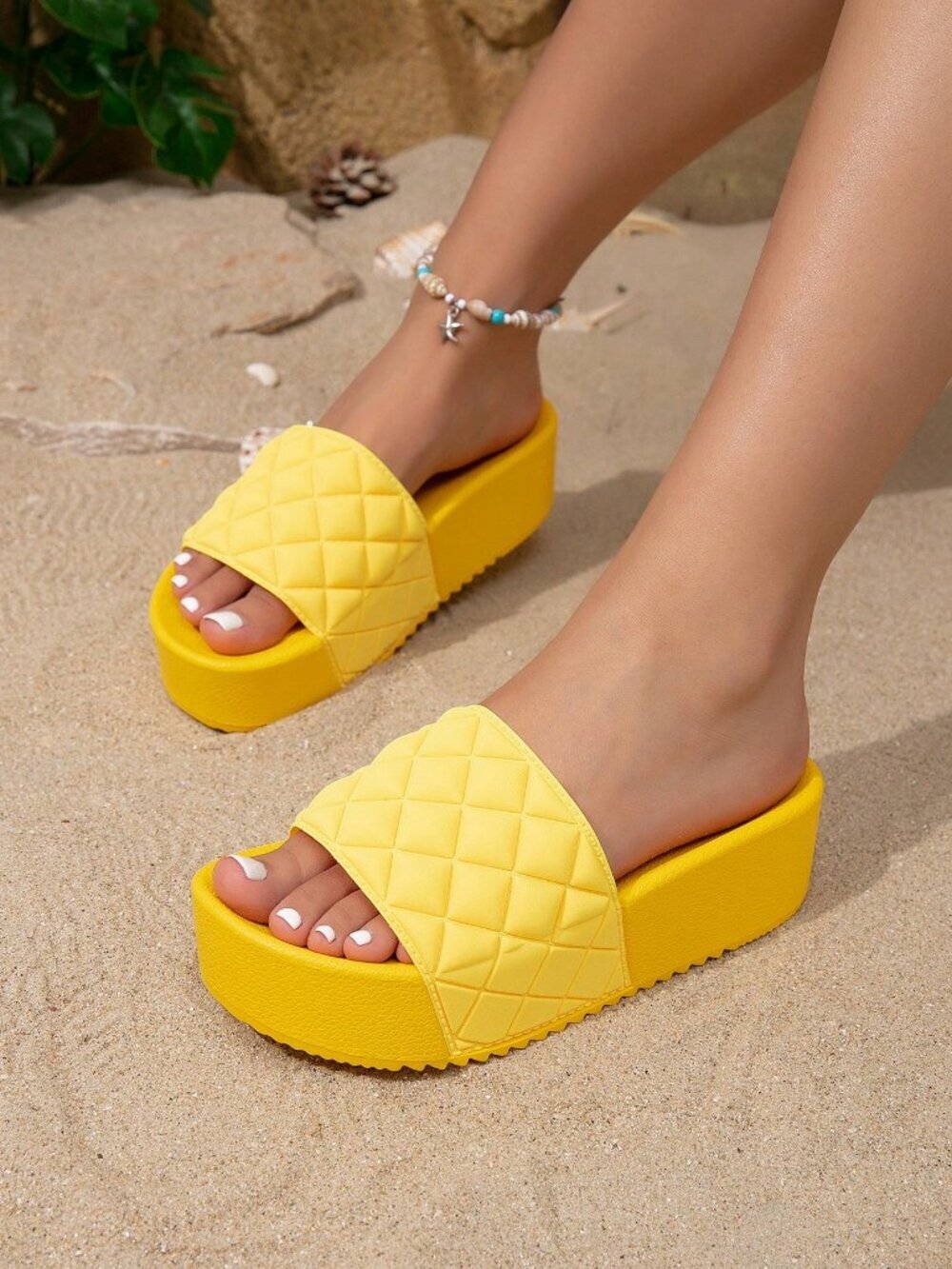 yellow fashionable Women's Diamond Pattern Thick sole Slippers sandals